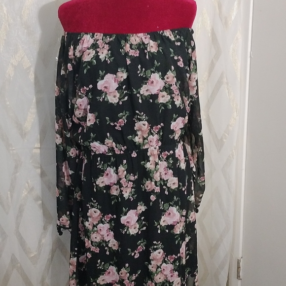 WRAPPER DRESSES, SIZE XL, FLORAL, long sleeves. - Picture 10 of 10